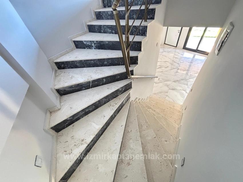 Brand New 4+1 Triplex For Sale In Menderes Özdere, 50 M From The Beach With A Large Garden