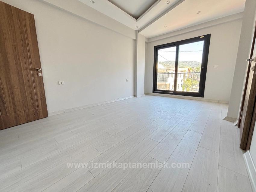 Brand New 4+1 Triplex For Sale In Menderes Özdere, 50 M From The Beach With A Large Garden