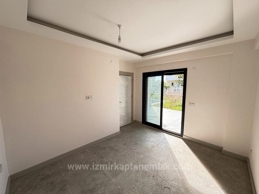 4+1 Detached Duplex Summer Villa With Pool In Seferihisar Akarca