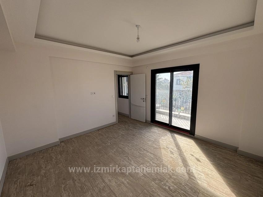 4+1 Detached Duplex Summer Villa With Pool In Seferihisar Akarca