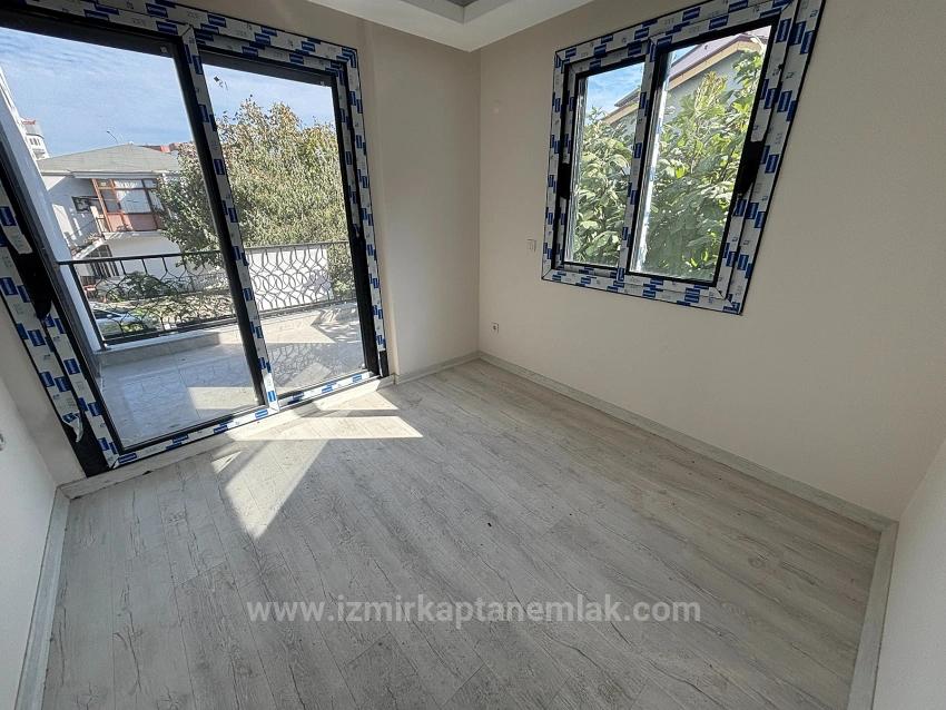 2+1 Middle Floor Flat In Camikebir, Seferihisar, Izmir