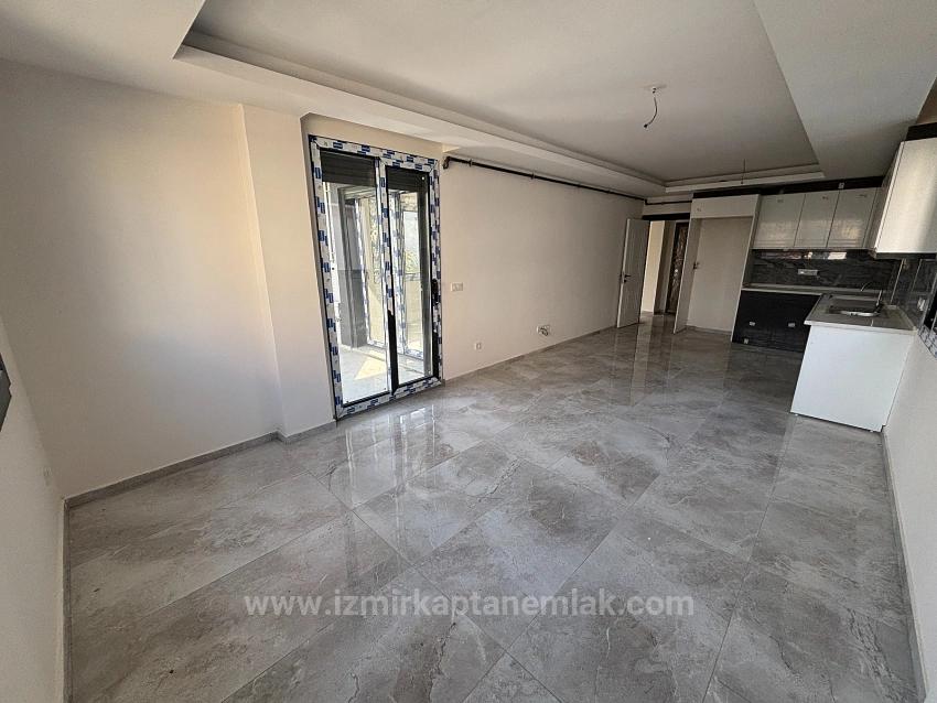 2+1 Middle Floor Flat In Camikebir, Seferihisar, Izmir