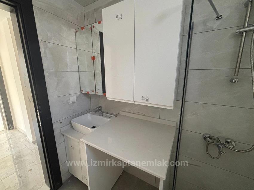 2+1 Middle Floor Flat In Camikebir, Seferihisar, Izmir
