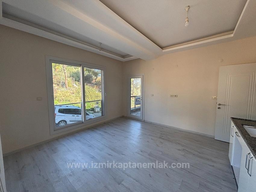 2+1 Flat For Sale In Izmir Menderes Fevzi Çakmak