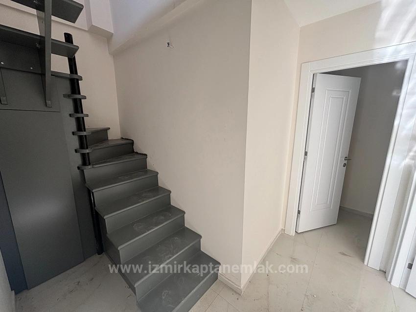 2+1 Reverse Duplex Apartment In Izmir Seferihisar Çolak İbrahim