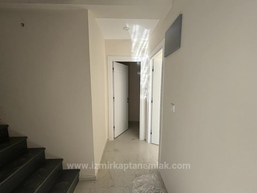 2+1 Reverse Duplex Apartment In Izmir Seferihisar Çolak İbrahim