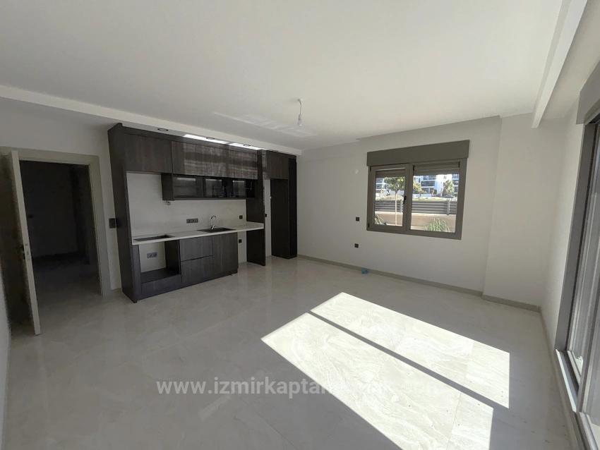 2+1 Ground Floor Flat With Large Garden In Seferihisar Çolakibrahim, Izmir