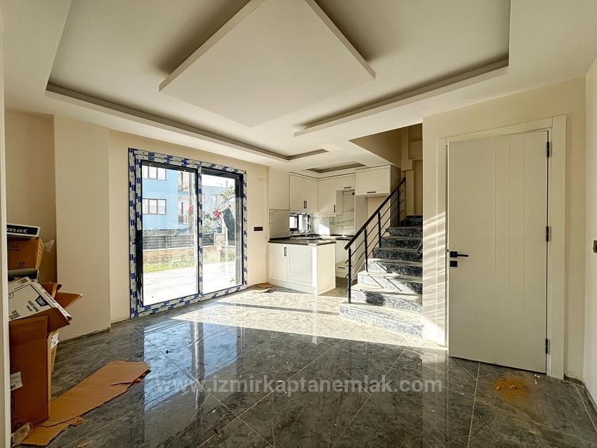 2+1 Villa For Sale 600 Meters From The Sea In Ürkmez, Seferihisar, Izmir