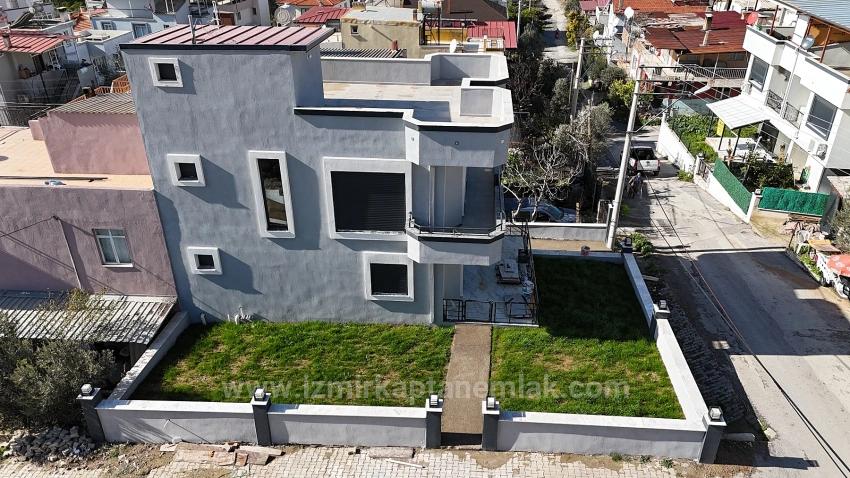 3+1 Detached Villa For Sale In İzmir Seferihisar Ürkmez, 1100 Meters From The Sea