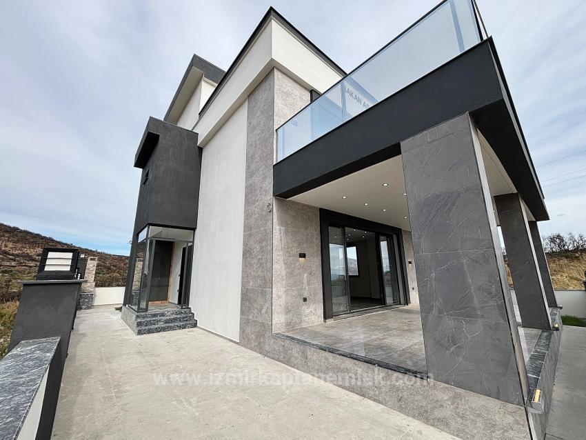 Ultra Luxury 4+1 Triplex Villa With Detached Large Garden In İzmir Seferihisar Doğanbey