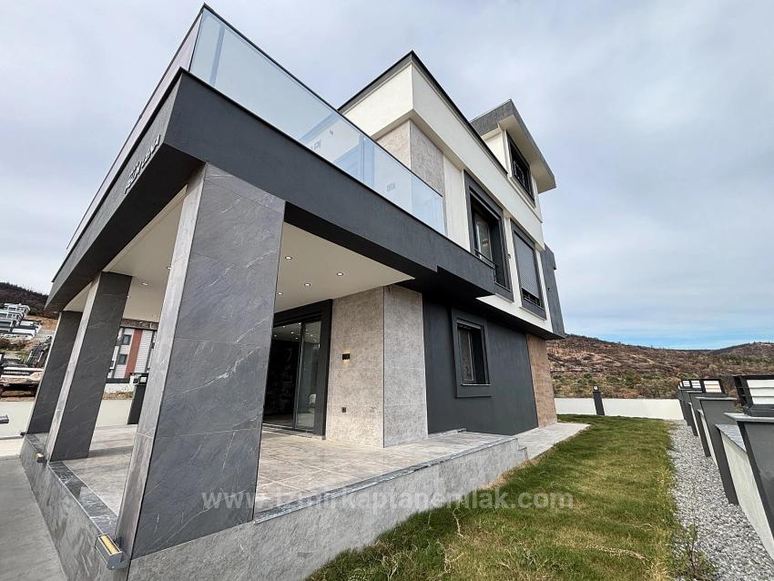 Ultra Luxury 4+1 Triplex Villa With Detached Large Garden In İzmir Seferihisar Doğanbey