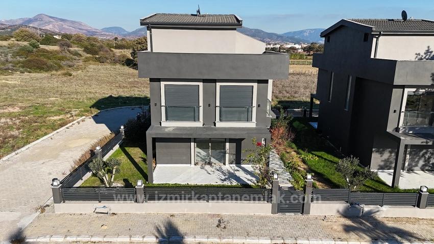 3+1 Triplex Villa With Separate Title Deed, Right On The Seafront In Atatürk Neighborhood, Seferihisar, İzmir