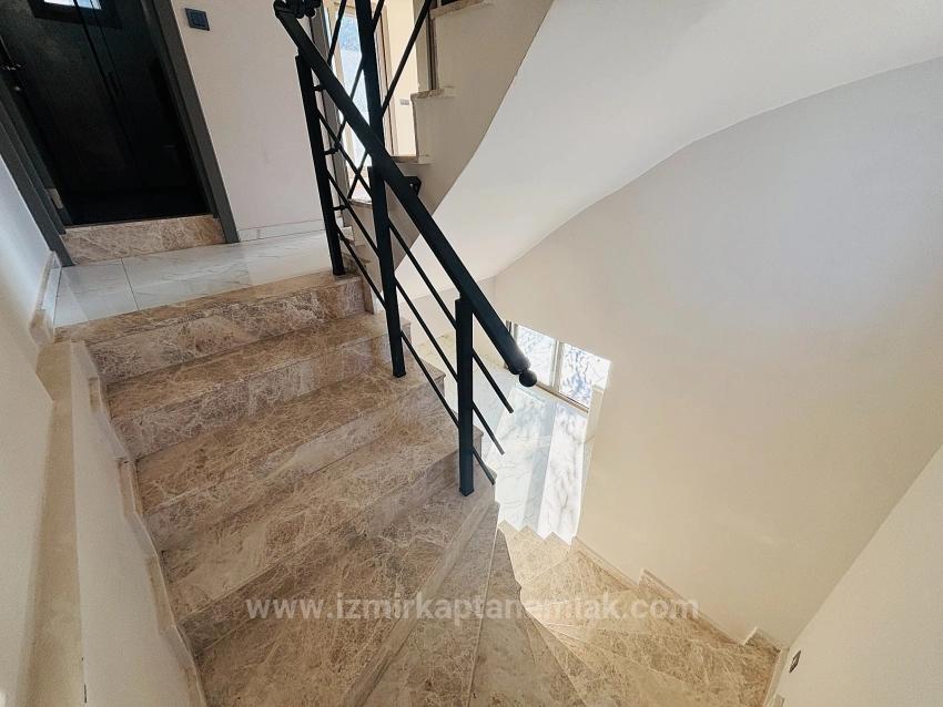 3+1 Bedroom Summerhouse For sale in Atatürk Nbh. Seferihisar Doğanbey - 120 m²