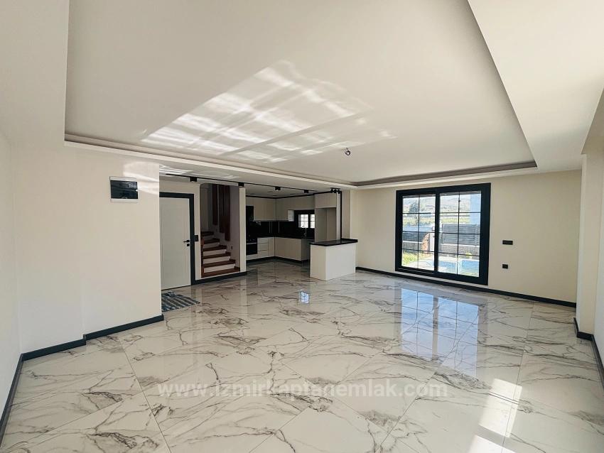 Single Detached Duplex Villa With Pool In Düzce Neighborhood, Seferihisar, İzmir