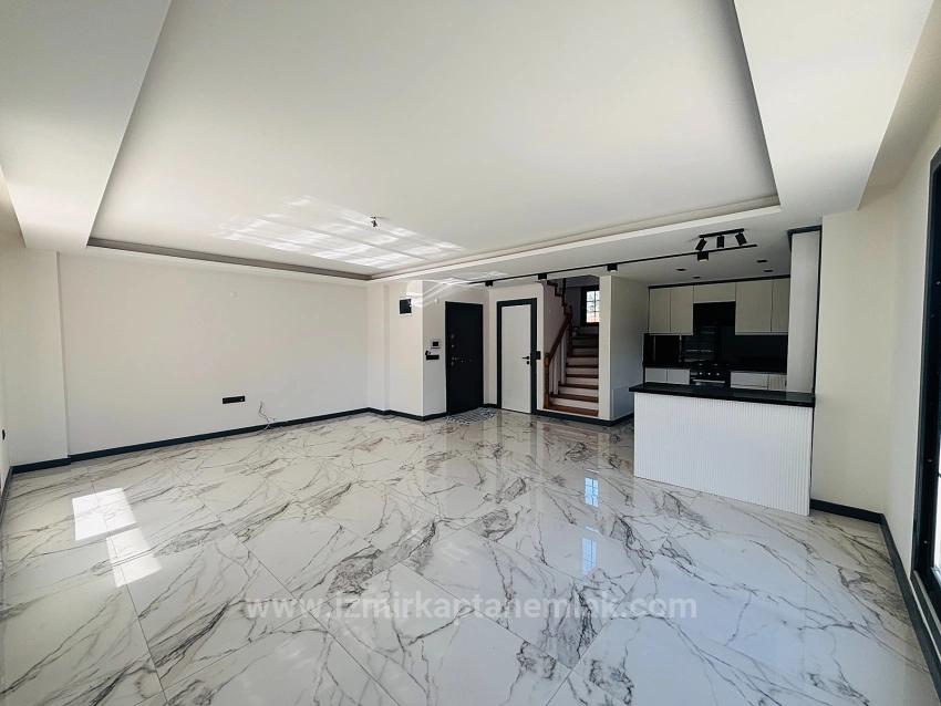 Single Detached Duplex Villa With Pool In Düzce Neighborhood, Seferihisar, İzmir