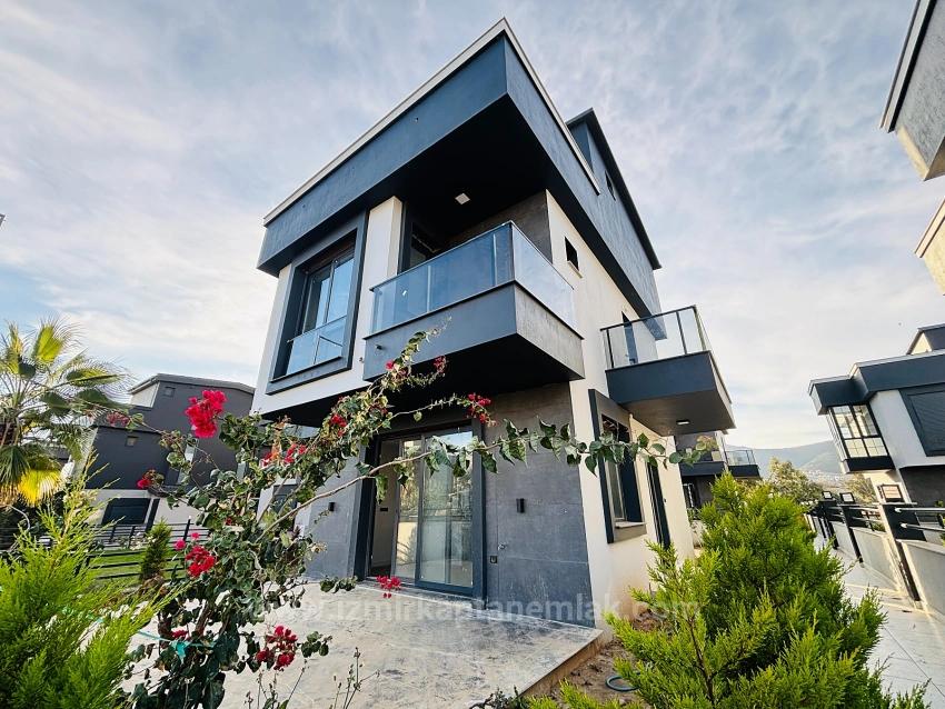 2+1 Villa With Spacious Garden In A Gated Community In Cumhuriyet Neighborhood, Seferihisar, Izmir