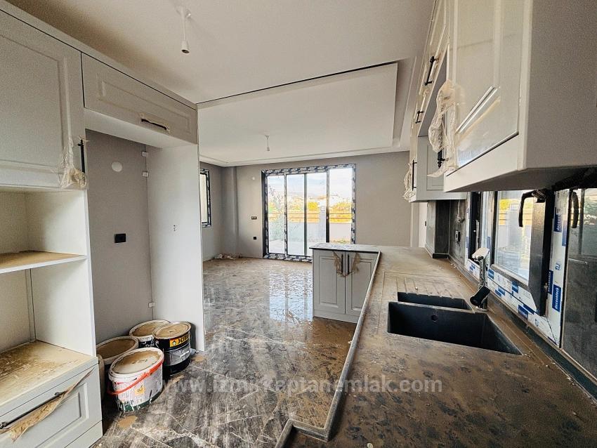 2+1 Villa With Spacious Garden In A Gated Community In Cumhuriyet Neighborhood, Seferihisar, Izmir