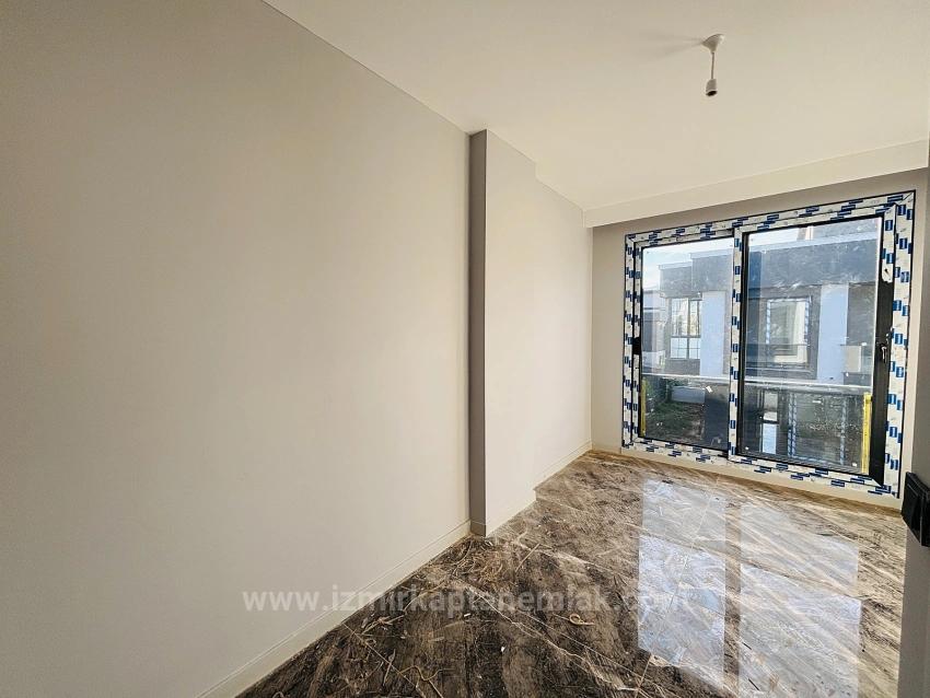 2+1 Villa With Spacious Garden In A Gated Community In Cumhuriyet Neighborhood, Seferihisar, Izmir