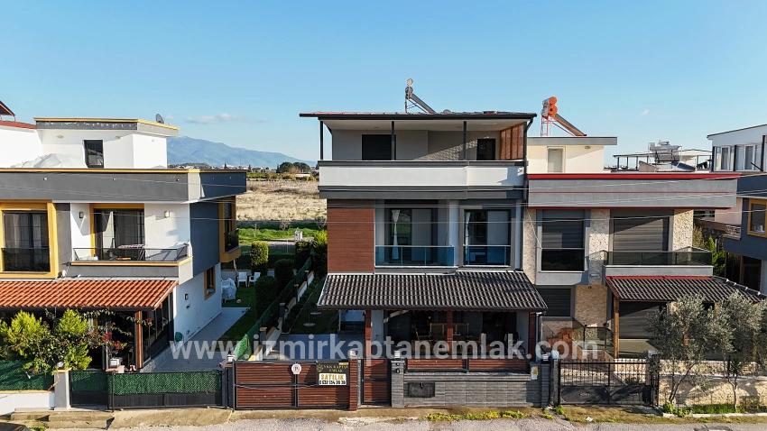 3+1 Bedroom Summerhouse For sale in Cumhuriyet Nbh. Seferihisar Doğanbey - 165 m²