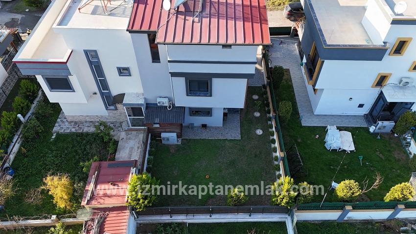 3+1 Bedroom Summerhouse For sale in Cumhuriyet Nbh. Seferihisar Doğanbey - 165 m²