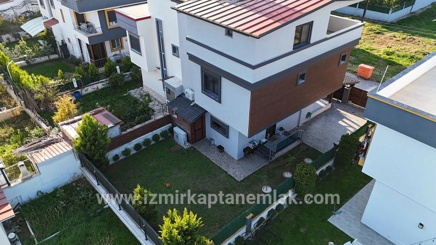 3+1 Bedroom Summerhouse For sale in Cumhuriyet Nbh. Seferihisar Doğanbey - 165 m²