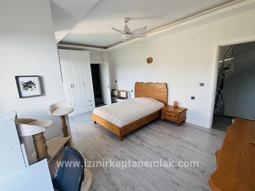 3+1 Bedroom Summerhouse For sale in Cumhuriyet Nbh. Seferihisar Doğanbey - 165 m²