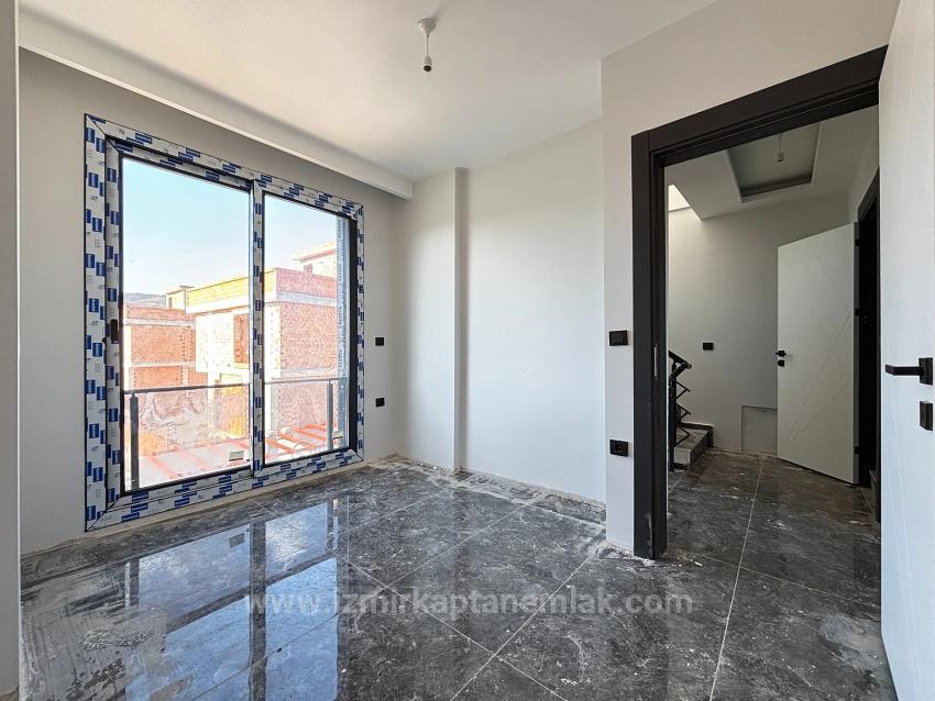 Beautifully Located 3+1 Triplex Summer Villa In Cumhuriyet, Seferihisar, Izmir.