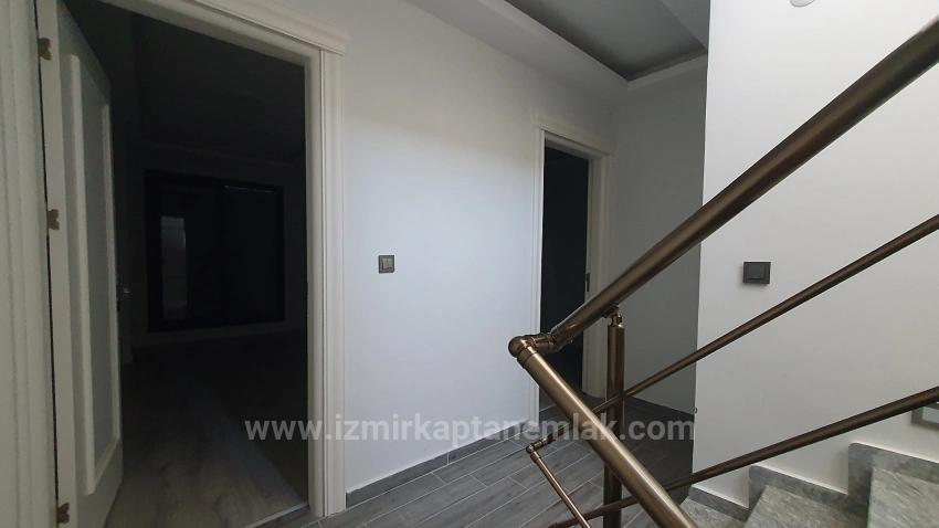 Spacious 3+1 Villa For Sale In Seferihisar Doğanbey Payamlı