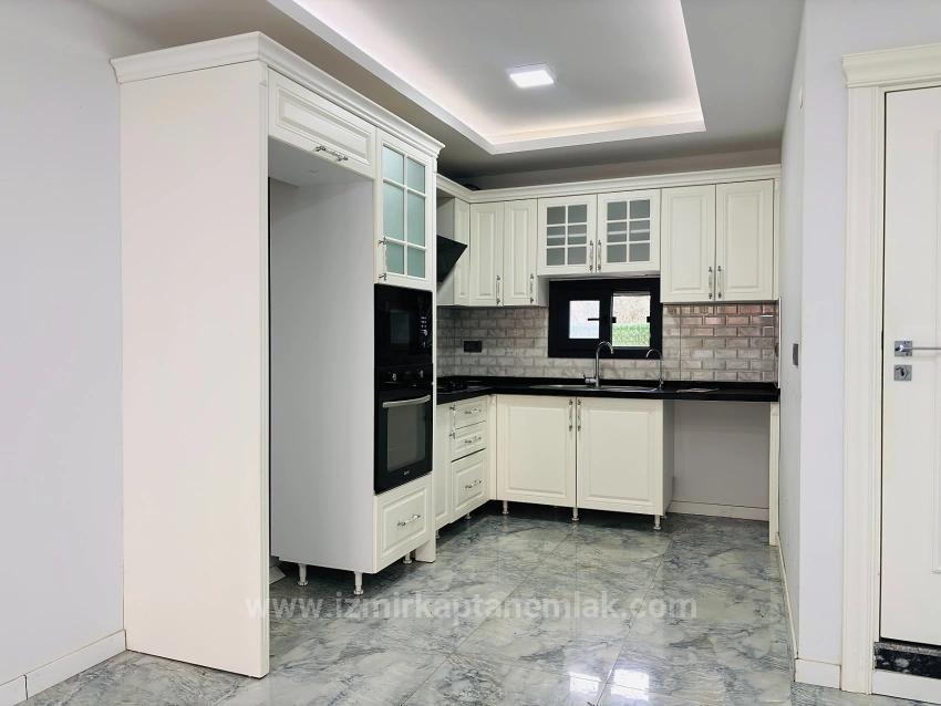 Spacious 3+1 Villa For Sale In Seferihisar Doğanbey Payamlı