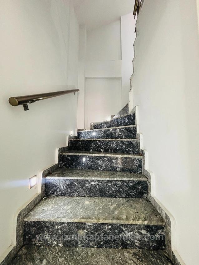 Spacious 3+1 Villa For Sale In Seferihisar Doğanbey Payamlı