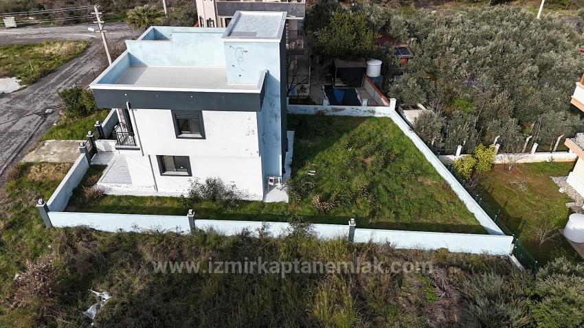 2+1 Villa With Spacious Garden For Sale In Atatürk Neighborhood, Seferihisar, İzmir