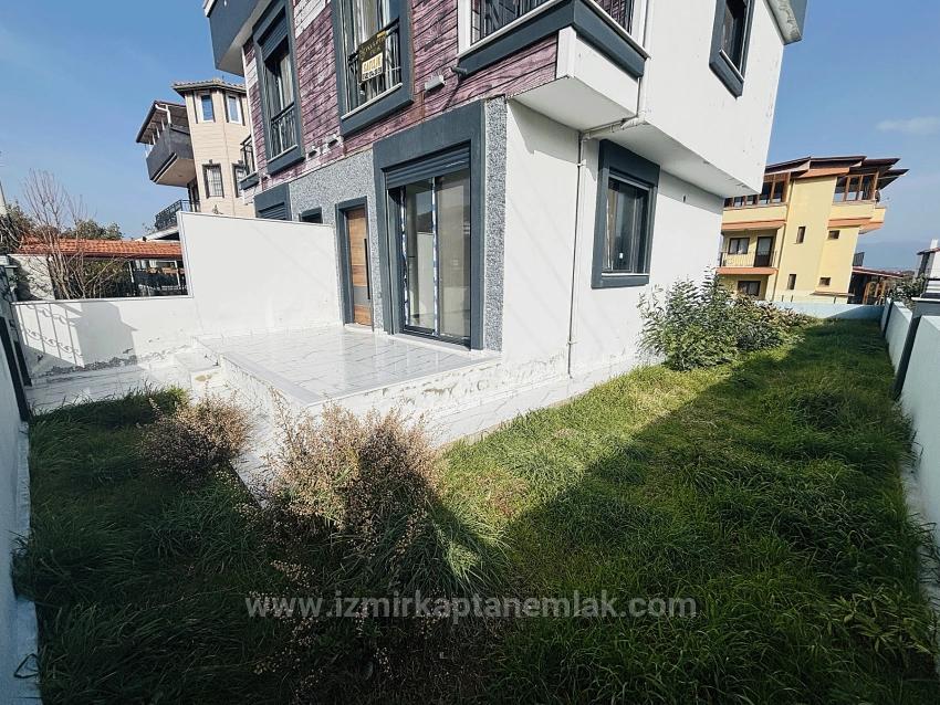 2+1 Villa With Spacious Garden For Sale In Atatürk Neighborhood, Seferihisar, İzmir