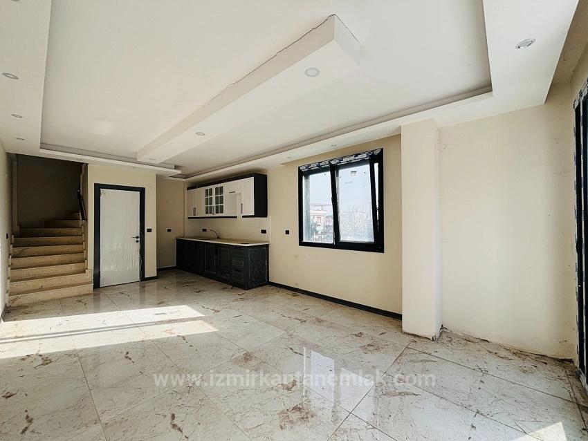 2+1 Villa With Spacious Garden For Sale In Atatürk Neighborhood, Seferihisar, İzmir