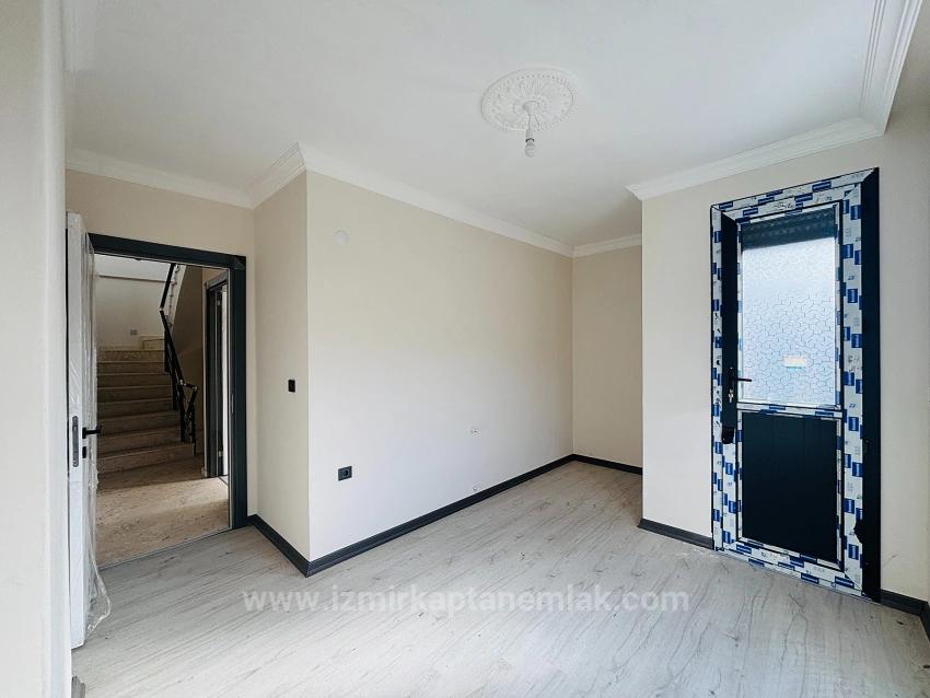 2+1 Villa With Spacious Garden For Sale In Atatürk Neighborhood, Seferihisar, İzmir