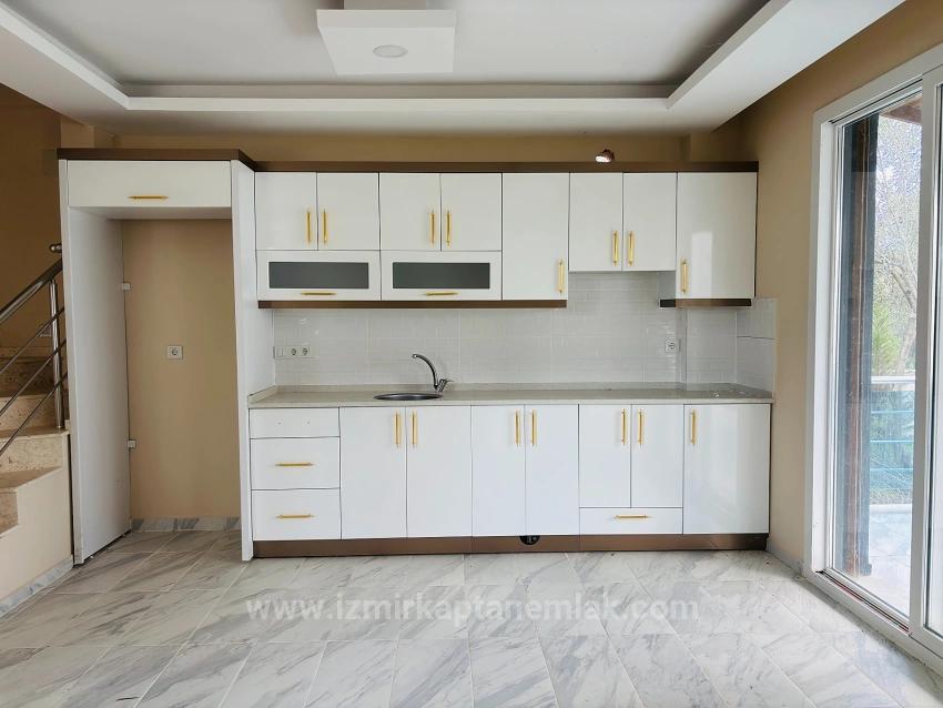  Detached 3+1 Villa For Sale In Seferihisar Cumhuriyet, Izmir