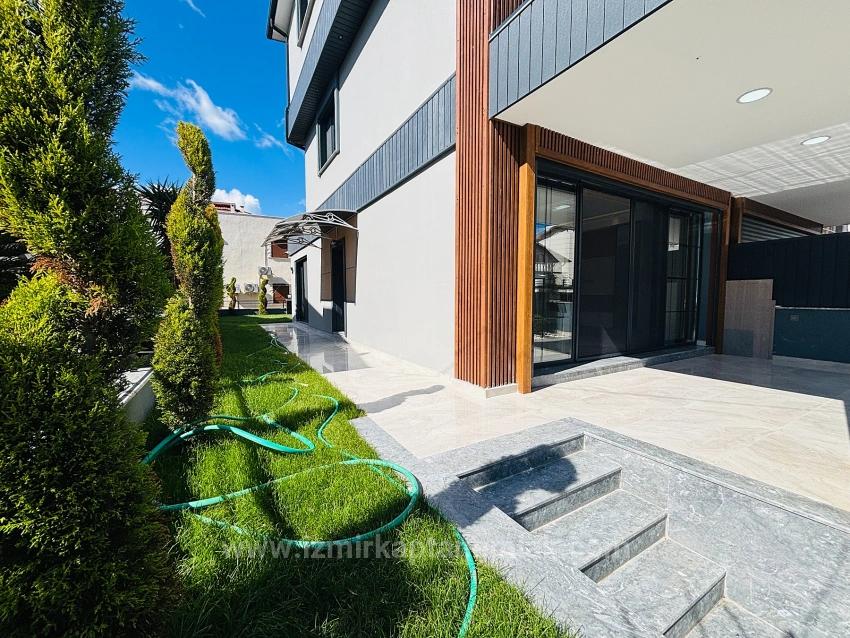 Ultra Luxury 3+1 Summer House With Smart Home System, 50M From The Sea In Ürkmez, Seferihisar, İzmir