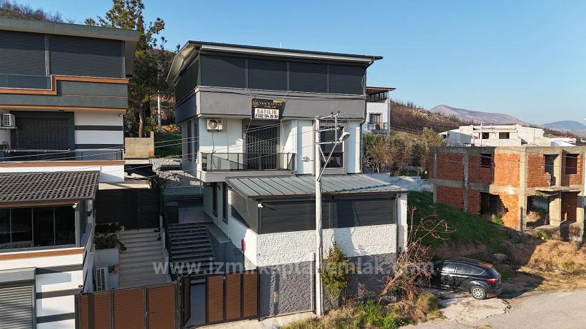 3+1 Villa With Pool For Sale In Izmir Seferihisar Cumhuriyet District