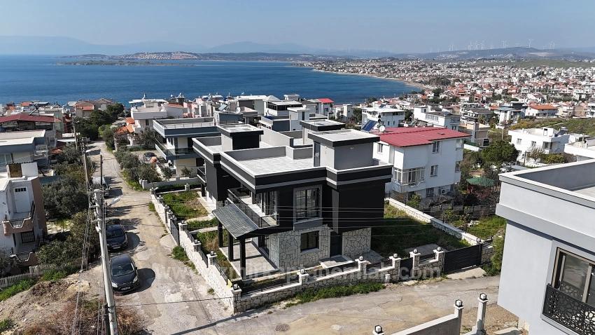 Sea View, Natural Gas Heated, 3+1 Detached Summer House In Akarca Neighborhood, Seferihisar, Izmir.