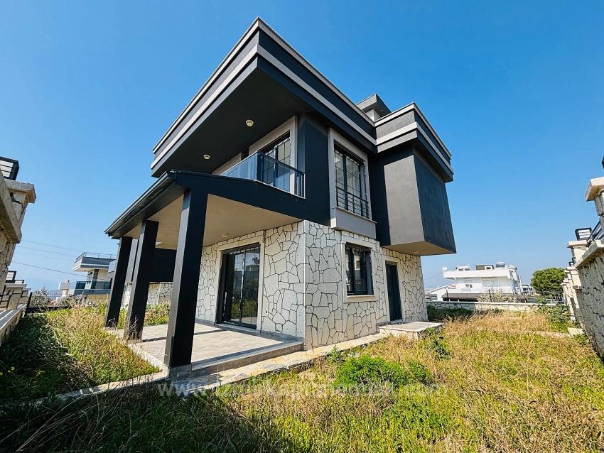Sea View, Natural Gas Heated, 3+1 Detached Summer House In Akarca Neighborhood, Seferihisar, Izmir.
