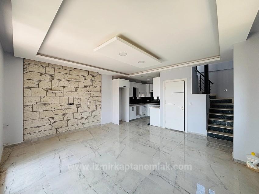 Sea View, Natural Gas Heated, 3+1 Detached Summer House In Akarca Neighborhood, Seferihisar, Izmir.