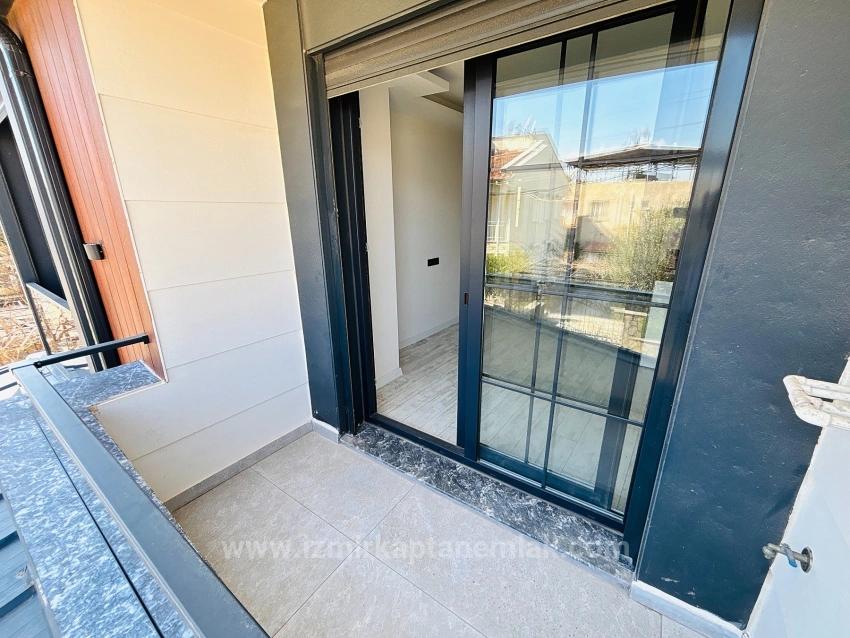 Renovated 2+1 Apartment For Sale In Deniz Street, Payamlı Neighborhood, Seferihisar, Izmir.