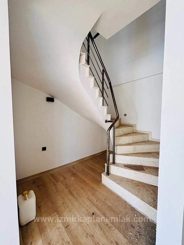 2+1 Villa With Garden For Sale In Payamlı Village, Seferihisar, İzmir