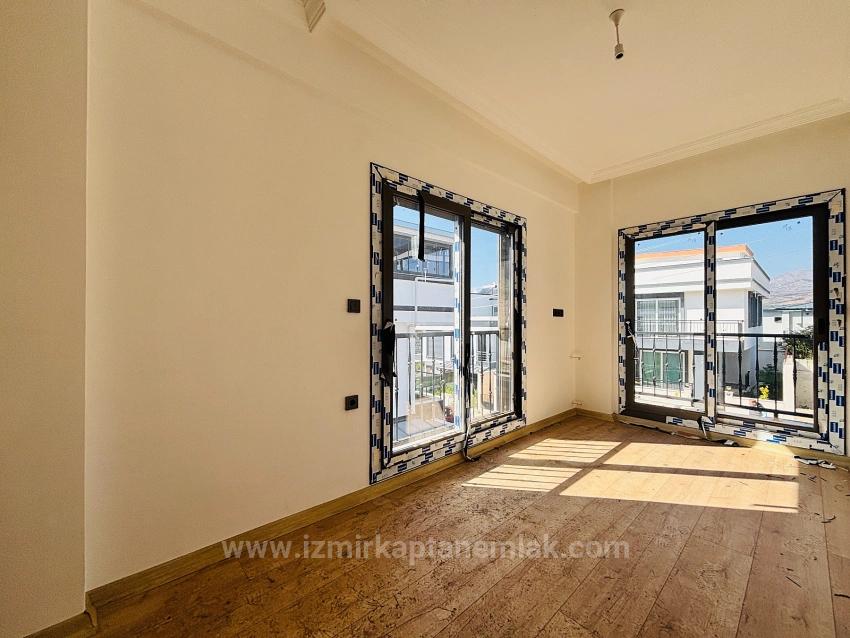 2+1 Villa With Garden For Sale In Payamlı Village, Seferihisar, İzmir