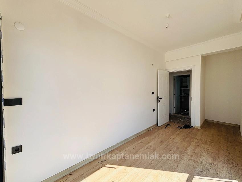 2+1 Villa With Garden For Sale In Payamlı Village, Seferihisar, İzmir