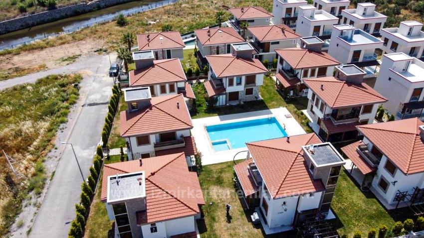 3+1 Villa For Sale In A Gated Community With A Swimming Pool In Cumhuriyet Neighborhood, Seferihisar, Izmir.