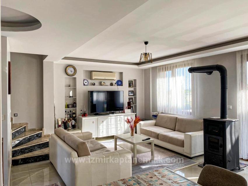 3+1 Villa For Sale In A Gated Community With A Swimming Pool In Cumhuriyet Neighborhood, Seferihisar, Izmir.