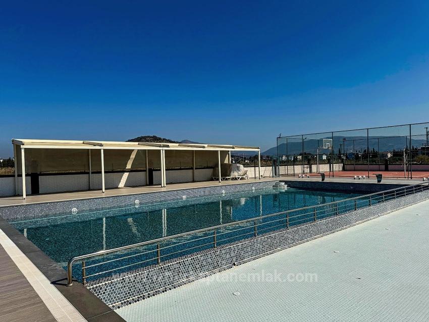 1+1 Apartment For Sale In A Complex With A Swimming Pool In Bengiler, Seferihisar, Izmir.