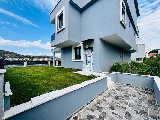 3+1 Villa With Spacious Garden For Sale In Cumhuriyet Neighborhood, Seferihisar, Izmir