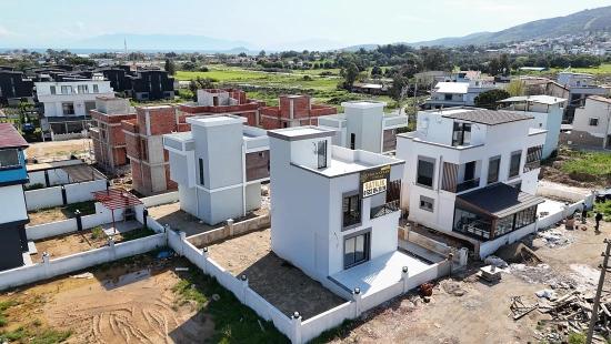 2+1 Detached Villa With Large Garden For Sale In Cumhuriyet Neighborhood, Seferihisar, Izmir