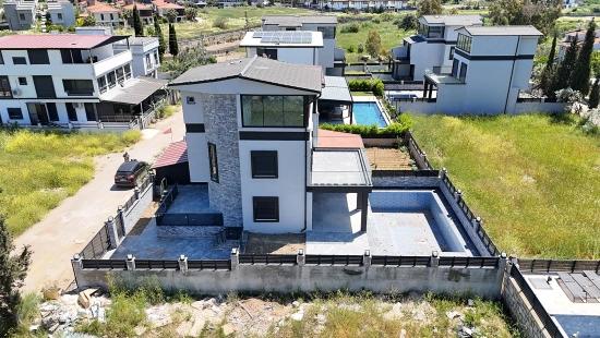 3+1 Detached Villa With Pool For Sale In Cumhuriyet Neighborhood, Seferihisar, Izmir
